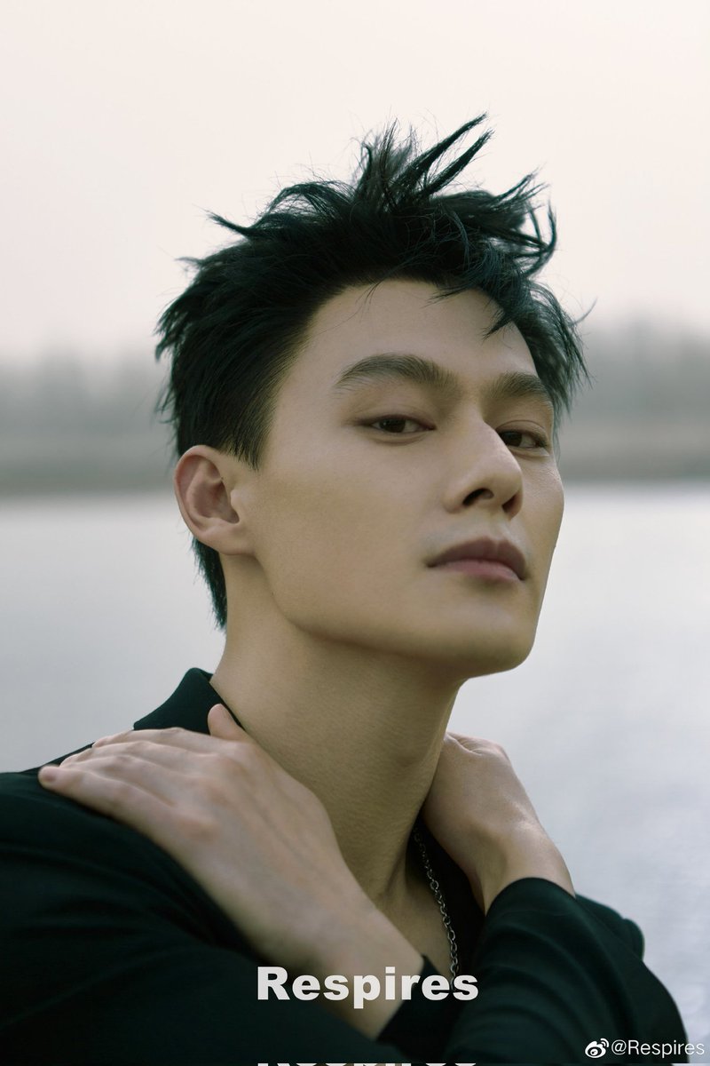 everydaywzc's tweet photo. that jaw would be the death of me and I would be so willing 😭😭😭 https://t.co/6BZNT1FS44