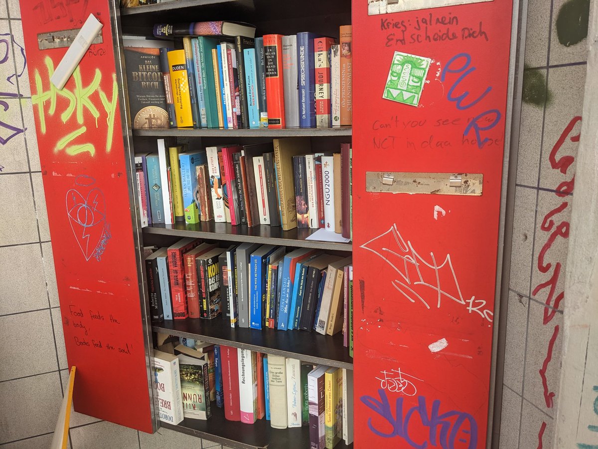 BTCMentoring's tweet photo. Mist, Termin verpasst. 💩 egal. Heute wird bei schönem Frühlingswetter passiv ge-orangepilled. Ein weiteres Bitcoin Buch in der #bitcoinbookchain wurde im Zürcher Bücherschank hinterlegt. #BringingBitcoinToThePeople
https://t.co/zUN3o0YB7p
@coinfinity @aprycotmedia 🙏 https://t.co/xfTeOP4cTe