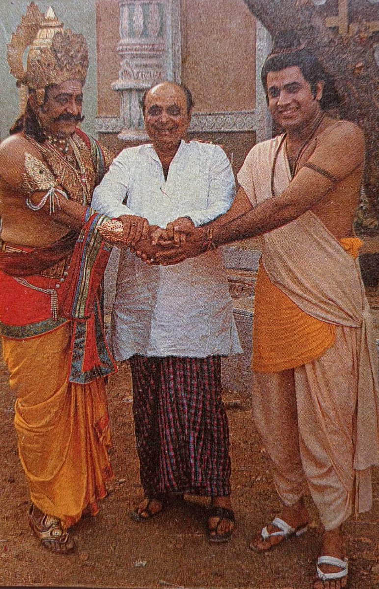 IMohanRSS's tweet photo. शाहरुख खान और सलमान खान को तो लाखों लाइक करते हैं.. देखते हैं टेलीविजन के माध्यम से रामायण को घर घर पहुंचाने वालों को कितने लोग लाइक करते है...।।
🙏जय श्री राम,,,,🚩 https://t.co/wb1H6tBFX4