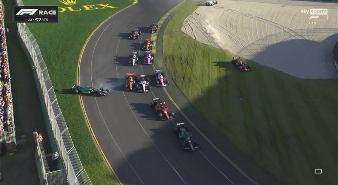 mafiamercedista's tweet photo. resumo do gp da austrália para quem teve a sorte de estar dormindo; a thread https://t.co/w7iZIhEJH5