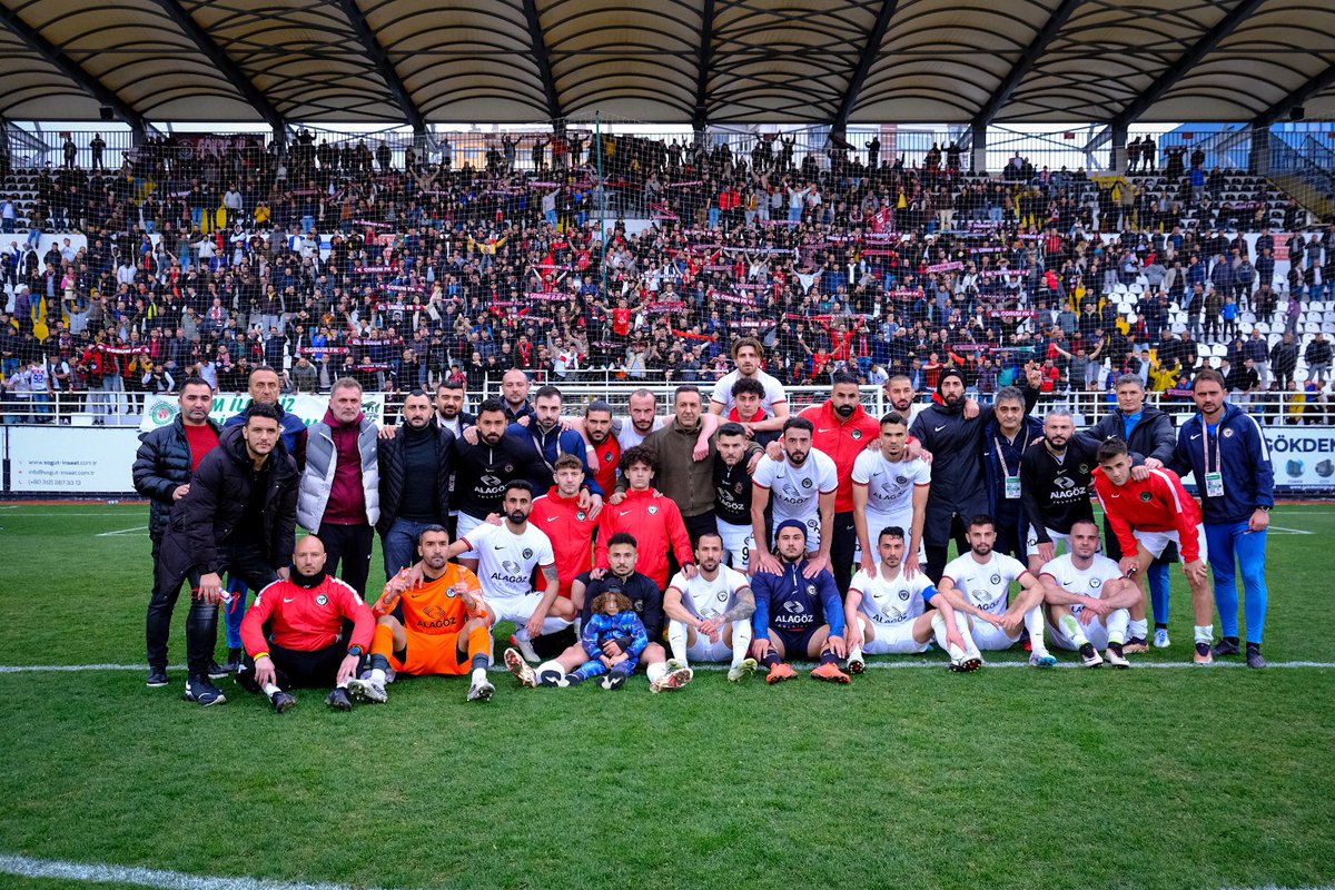 😒 • 😏

🫡

• YÖNETİM, FUTBOLCU, TARAFTAR…

Çoğu gitti, azı kaldı…

#MemleketİçinOmuzOmuza