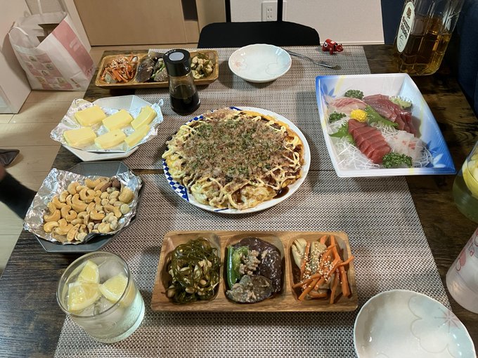 夜桜散歩から帰宅して夕飯です。私はこの土日仕事だったので散歩ついでに外食を希望したんですが(作るのめんどい・片付けたくな