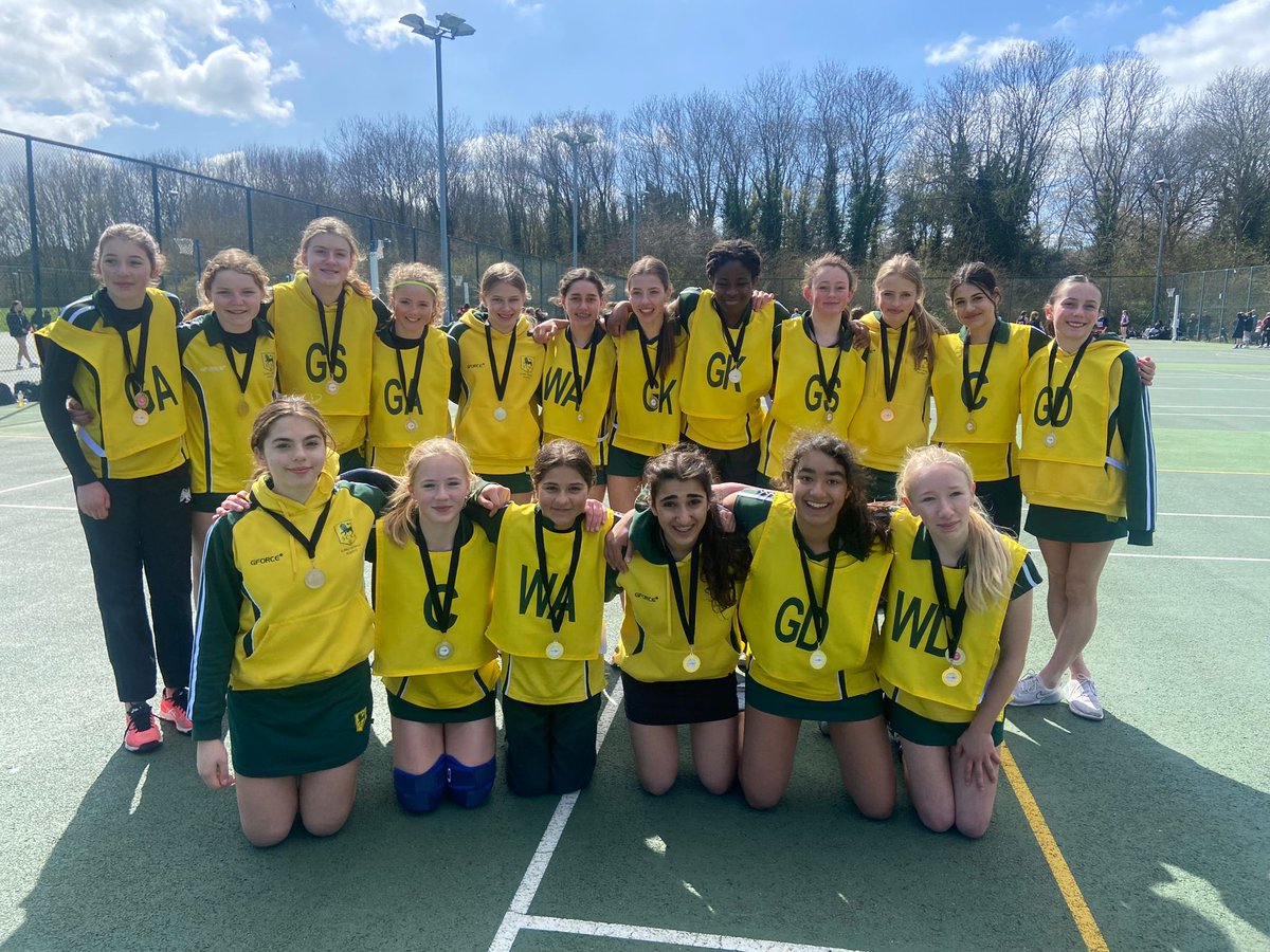 SurreyNetball's tweet image. Sunshine today for the ⁦@PulsePathway⁩ tournament. Thank you for inviting our U13 and U15 squads. Congrats to U13 Scarlett and Violet for receiving a player award from the Pulse Pathway Head coach! Smiles all round as we head into the Easter break #Surrey Netball💚💛