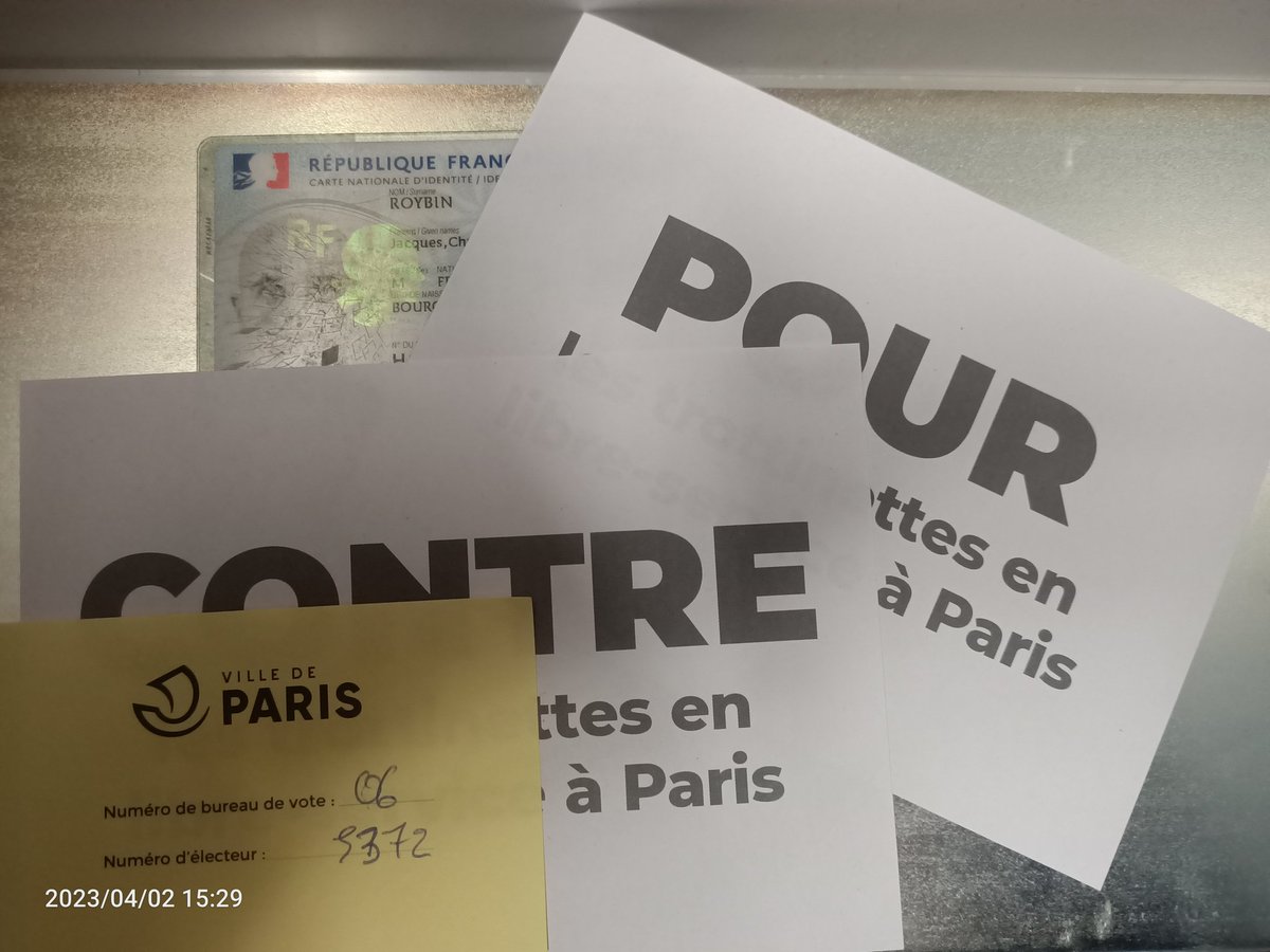 JacquesROYBIN's tweet photo. A voté ! 
Votation parisienne pour ou contre les trotinettes en libre-service (version soft). Pour ou contre ces p***** de m**** de trotinettes qui font ch*** tout le monde sur les trottoirs (version plus sincère mais respectant tout de même le secret de l'isoloir). 
#votation https://t.co/R6KaIjHVK1