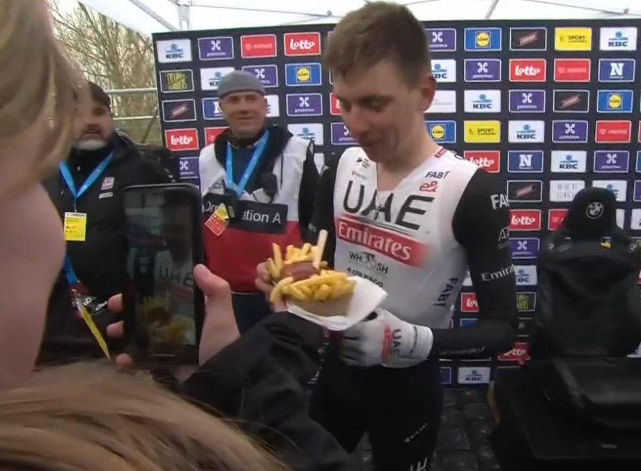 Cycling out of context tweet media