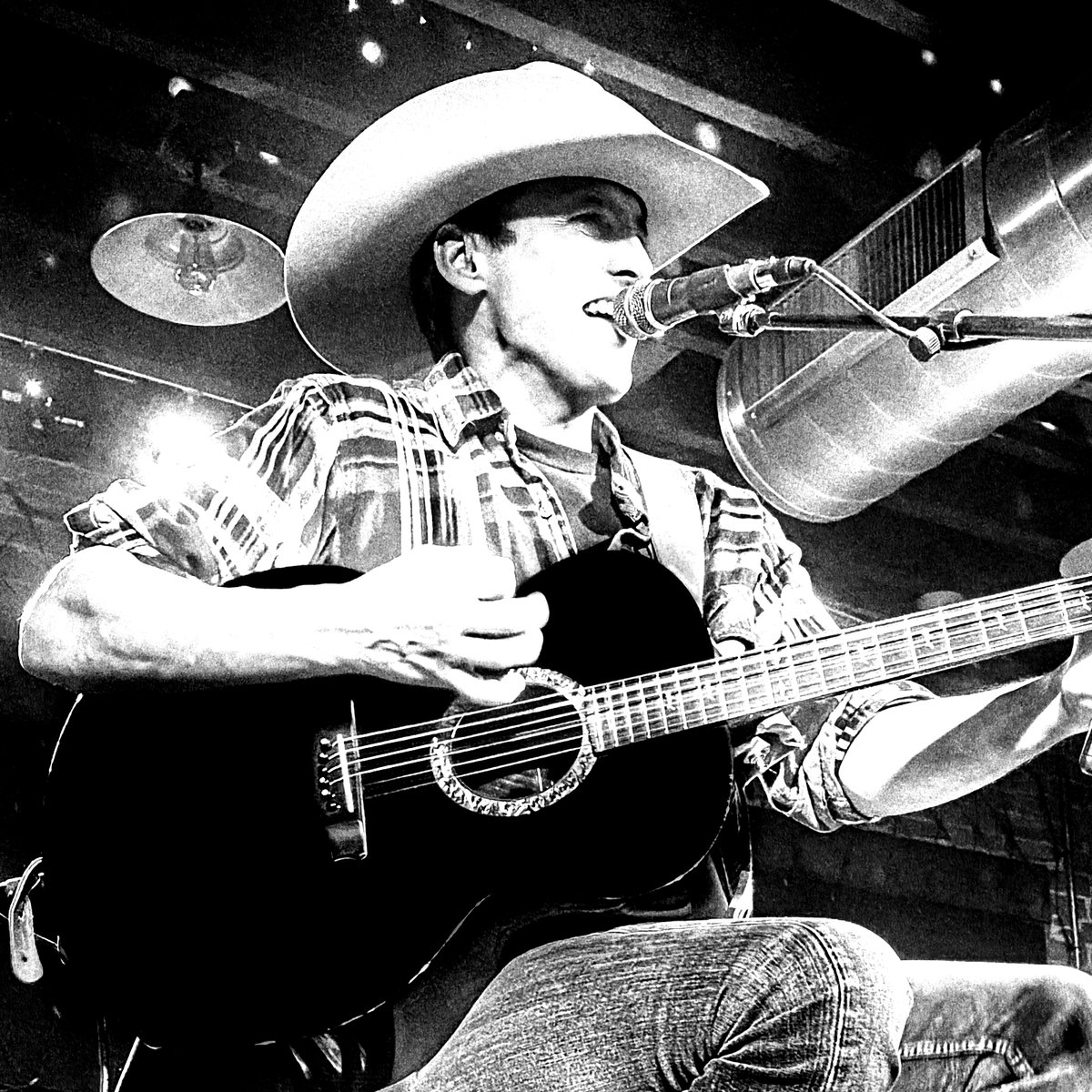 Sunday Fundays in Stillwater!  Tim Sigler, solo acoustic and taking requests, 3-6pm @ Ziggy's in Stillwater! #sundayfunday #timsigler #countrymusic 🤠🎸💃🍻