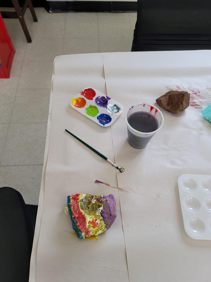 WestOrangeArts's tweet photo. The rock painting continues!! Today Apr 2 at 12-2 PM. 551 Valley Rd., WO. We have rocks and paints or you can bring in your own! #westorangenj #njarts #rockpainting #njlocal #njgallery #essexcountynj #artandcommunity #orangenj #valleyartsdistrictnj https://t.co/iTiblZbBYR