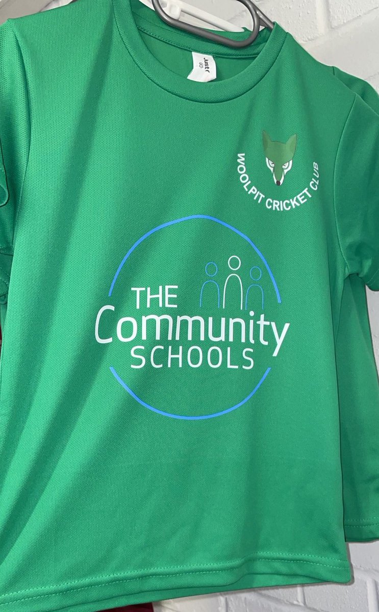 WoolpitCC's tweet photo. 👏🤗JUNIOR MEMBERSHIPS TO INCLUDE NEW PLAYING SHIRT🤗👏

A big Thank You for the increased support from @CommSchoolsUK which has allowed us to include a New Junior Match Shirt for ALL Junior Members who sign up for the 2023 Season!

💚🤍

https://t.co/0DNySdtwiT 

#oneclub https://t.co/ztgVQ0UYFD