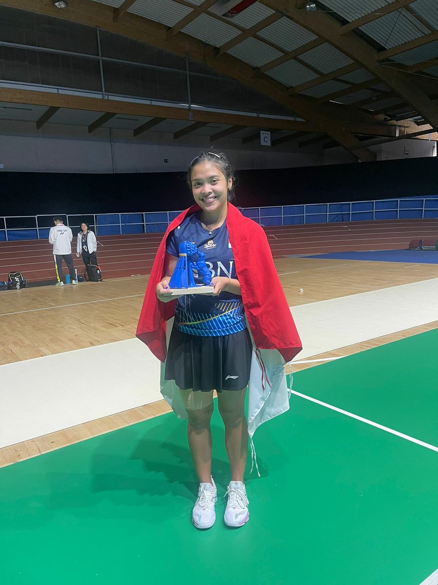 "Butuh waktu lama sekali utk kembali ke sini jd saya benar2 bersyukur...Belum puas dgn hasil skng. Saya coba memotivasi diri utk dpt gelar yg lain."

Gregoria Mariska Tunjung utk kali pertama juara BWF Tour. Kalahkan PV Sindhu 🇮🇳 di final Spain Masters '23 21-8, 21-8.

Via: PBSI