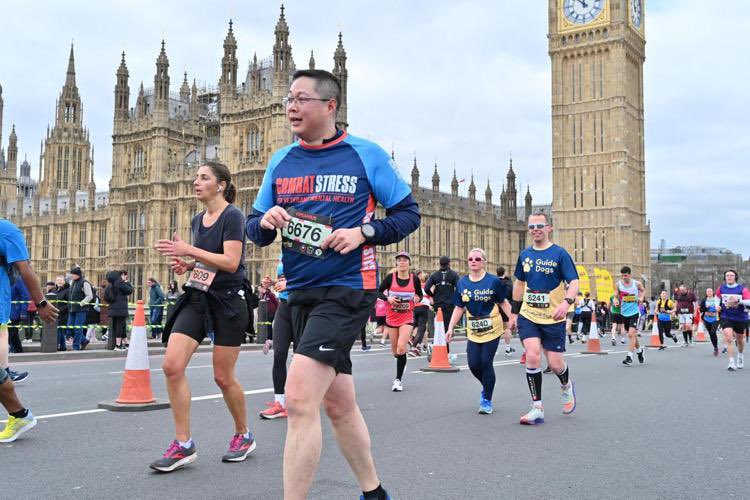 barton_kell's tweet image. Fantastic @LLHalf this morning - great atmosphere and good to run past so many iconic landmarks.

Loved running (and fundraising) for @guidedogs too!

#blind #BlindRunner #GuideRunner #fundraising #London #Landmarks