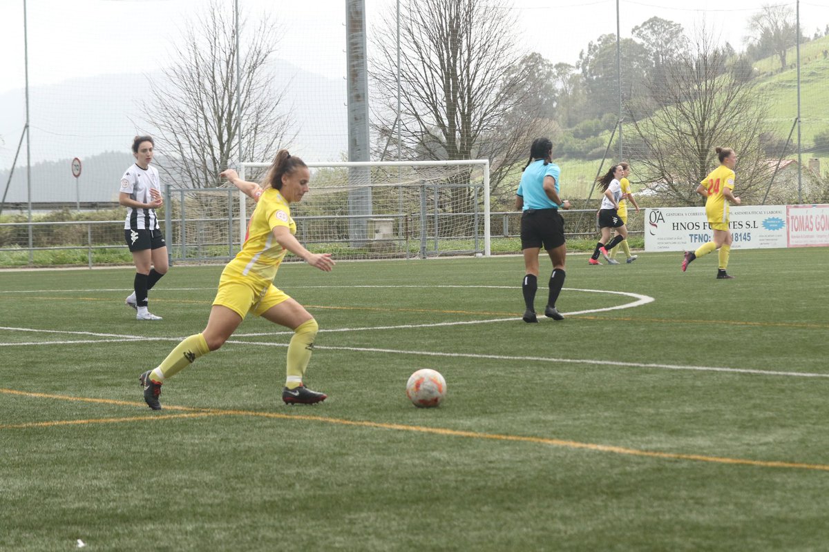cdoceja's tweet photo. 📸 Nos gusta más sobre el terreno de juego, pero a @Sariittaa17 tampoco se le da mal utilizar la cámara.

🤔 ¿Qué os parecen algunas de las fotos que ha hecho hoy? https://t.co/71sL1kyimS