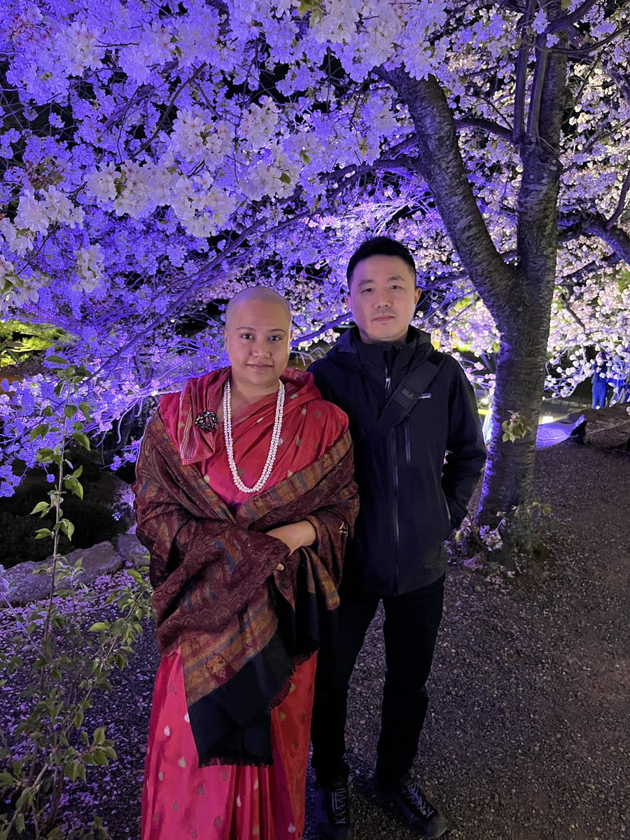 teaLiquidSoul's tweet photo. Sakura in #kyoto with Mr. Hiroshi ❤️

#saree #cherryblossoms https://t.co/Ct4MkPQZZU