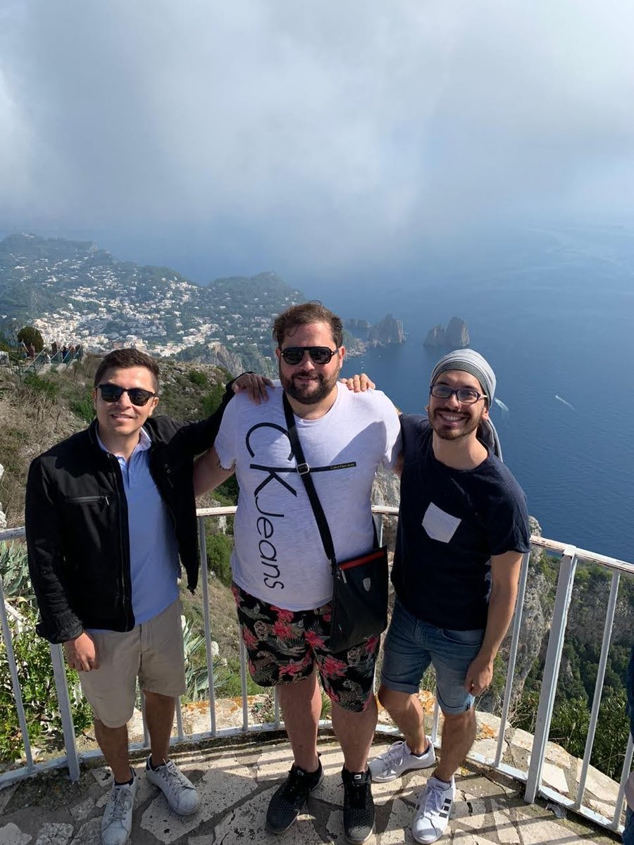 defg83's tweet photo. Bros en anacapri https://t.co/TwE4nalDlU