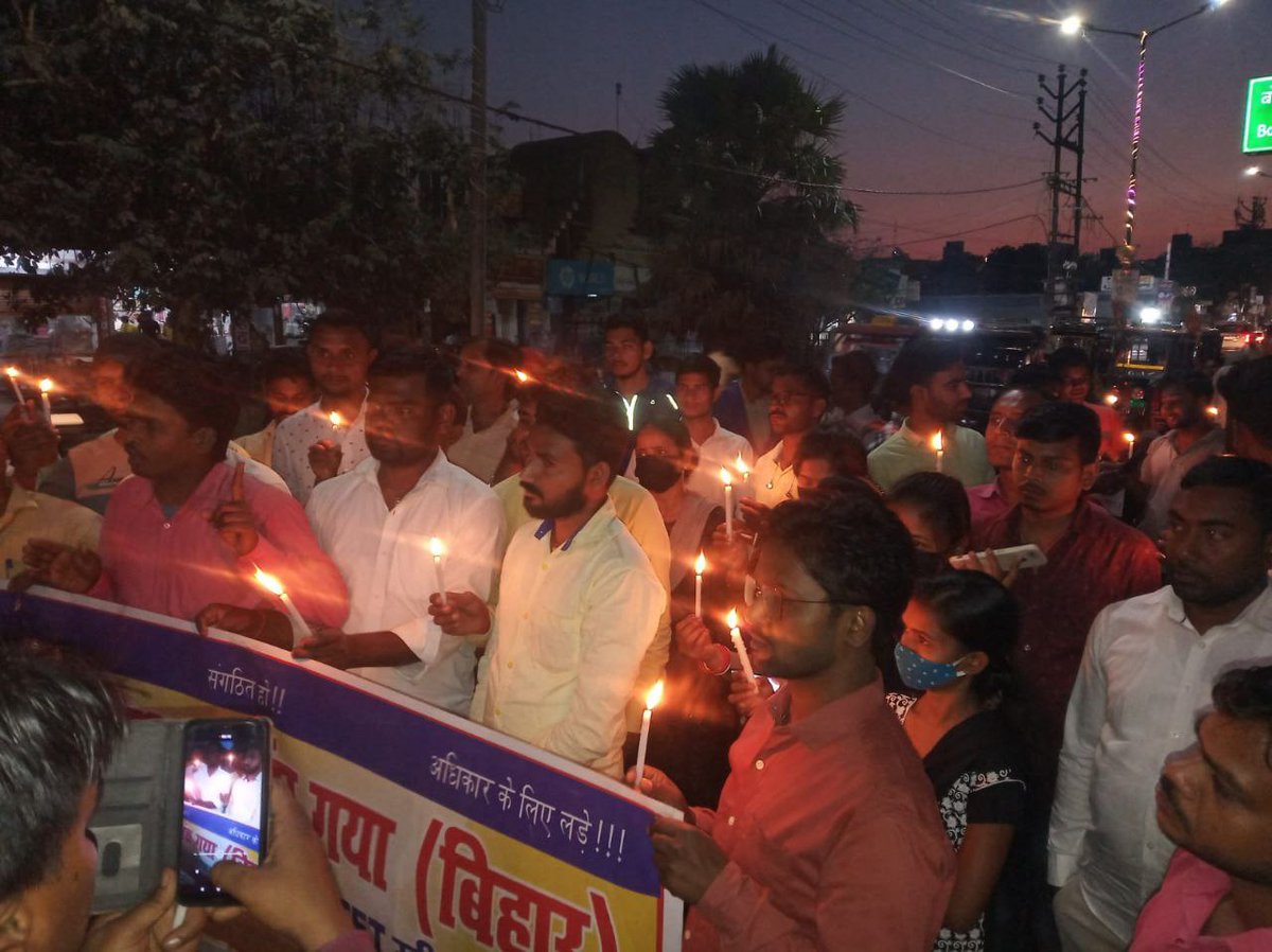 बिहार के सभी जिलों में शिक्षक अभ्यर्थियों ने सातवें चरण की मांग के समर्थन में निकाला कैंडल मार्च।
#7th_phase_1to12_notification 
#CandleMarch <a href="/News18Bihar/">News18 Bihar</a> <a href="/ctetsk/">Kumar Satyam</a> <a href="/ProfShekharRJD/">Prof. Chandra Shekhar</a> <a href="/NitishKumar/">Nitish Kumar</a> <a href="/ANI/">ANI</a>