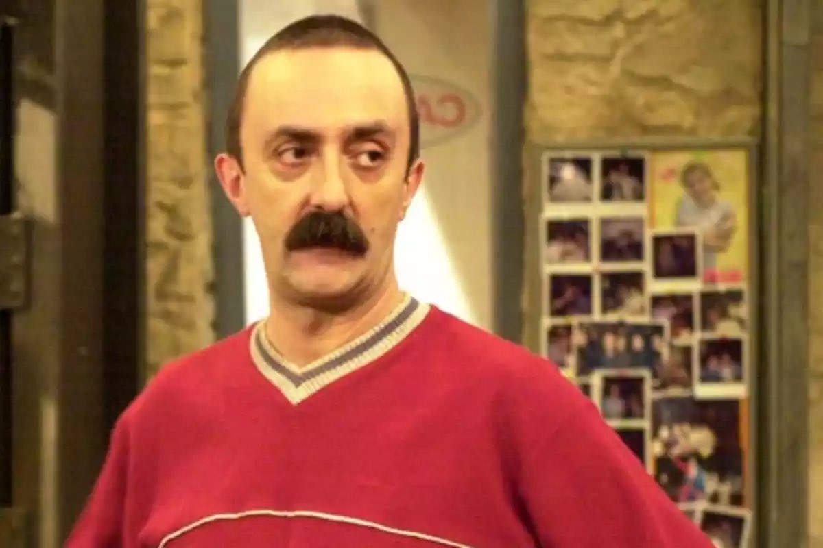 Para los que lleváis más de 15 años deseando saber cómo es la cara de Charlie Hijos Bastardos… es este: