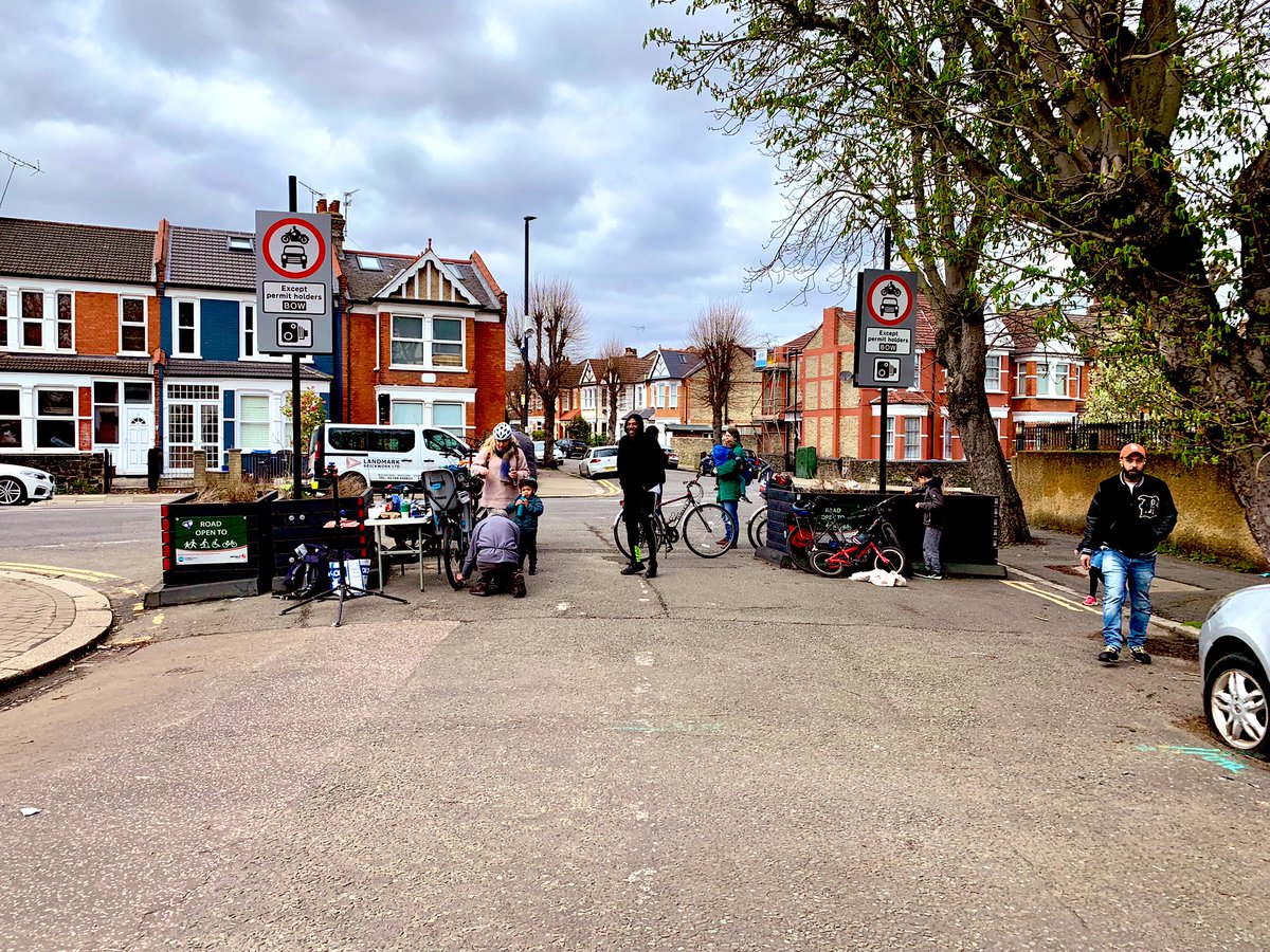 carlafrancome's tweet photo. Errrmygaddd we had an amazing time at the Dr Bike session today in Bowes Low Traffic Neighbourhood in Enfield! 

We popped along for a service, and ended up chatting to locals right in the middle of the street for over an hour. Was like a party. So much to tell you all! 1/10 https://t.co/Dw19TTyWT7