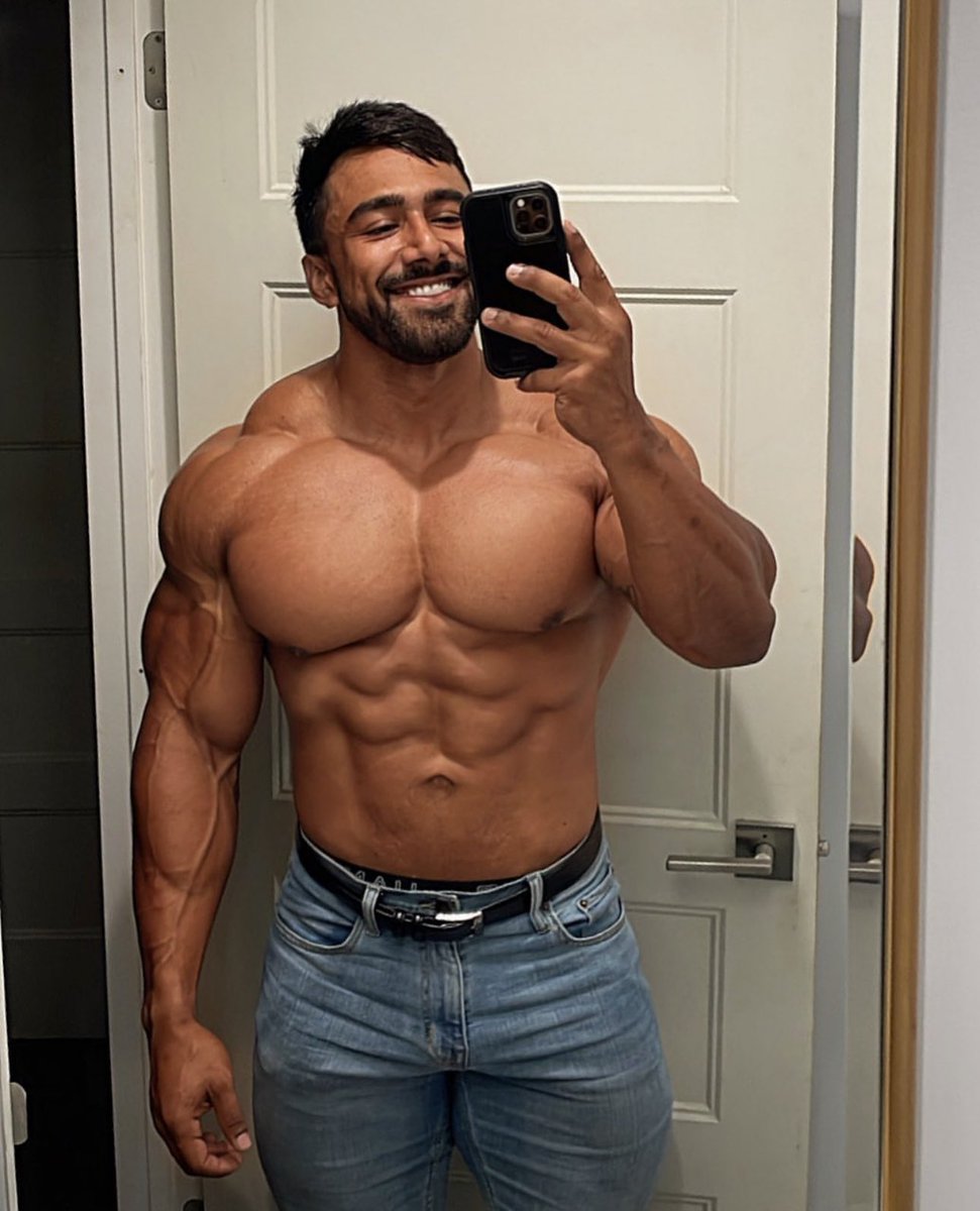 Mikey Mike on Twitter "RT MuscleJacking Cedric Dario π¨πΊ/ πΊπΈ admiring