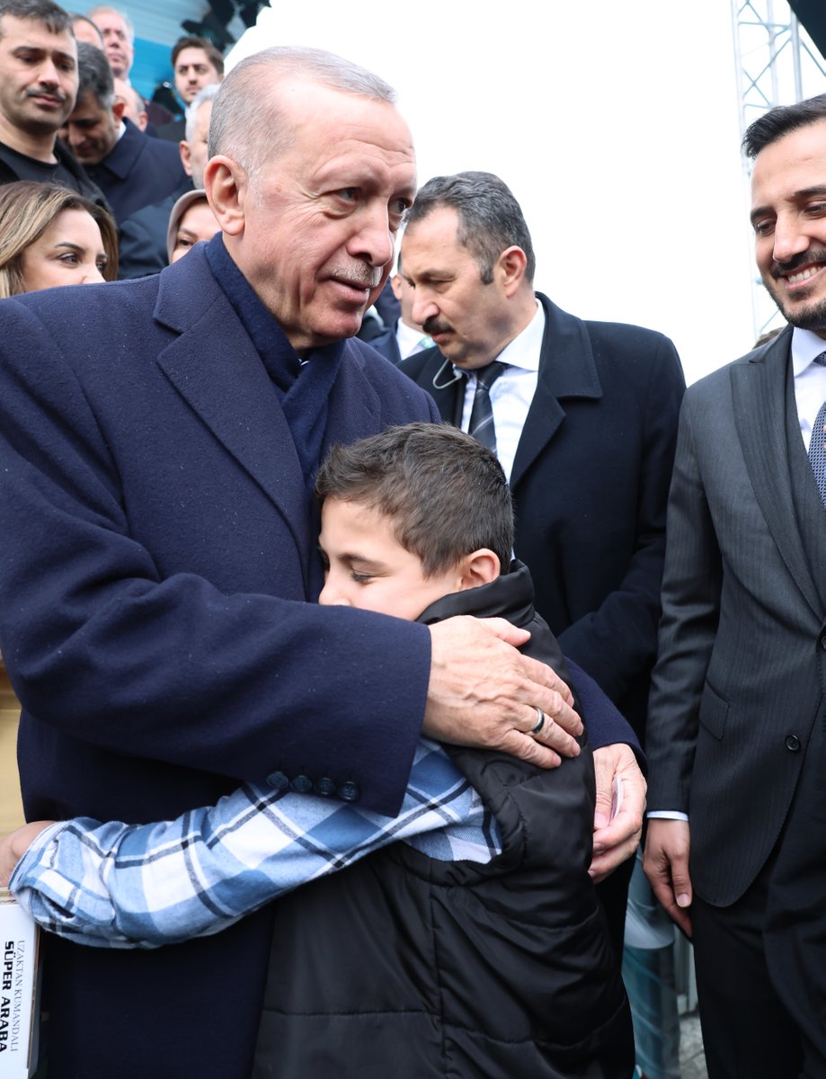 RTErdogan's tweet photo. Bağcılar, 14 Mayıs’ta “kumar masası”nı sandığa gömmeye hazır. Teşekkürler Bağcılar, teşekkürler İstanbul! 🇹🇷 https://t.co/AkIp2YLiSW