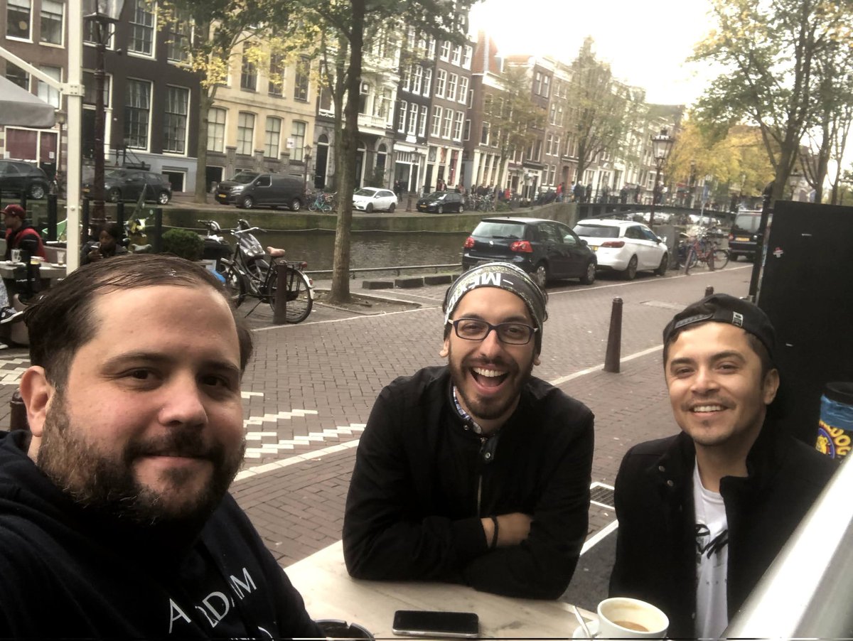 defg83's tweet photo. Hermanos en amsterdam https://t.co/fdvD7KVueO