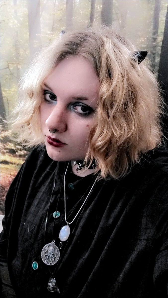 SpaceEmbodiment's tweet photo. Rare IRL photo post :3 I felt very pretty today! So I'm gonna show it https://t.co/dCWQiCXoSK