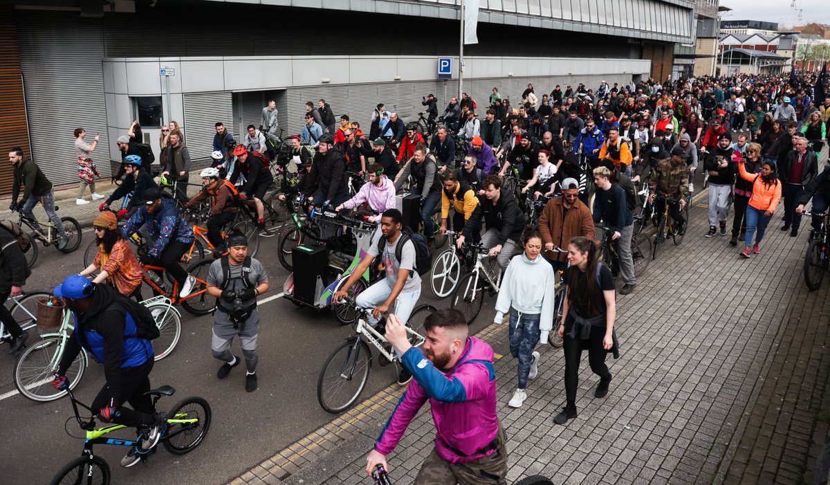 TomWrenPhoto's tweet photo. Drum and bass on a bike with @domwhiting brings Bristol to a standstill as hundreds turn out for the ride @SWNS 

#bristol #drumandbass #bikeride https://t.co/RkVIn7QjP5