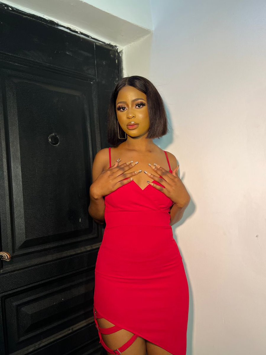 Tall glass of fine wine 🤩
Dress from the store instagram.com/varie.tique 
My customers are the prettiest ❤️