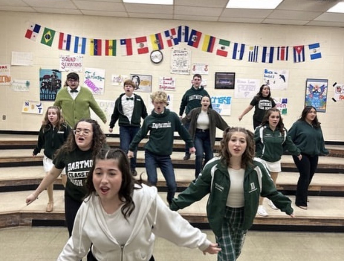 DHSDynamix's tweet image. At our last competition of the season, we left with a Bronze medal and Robbie Sioch left with a Judges Award for being an outstanding dancer🥉🎤🕺 
This season has only been Step One of Show Choir at Dartmouth High and we couldn’t have asked for a better way to end it!