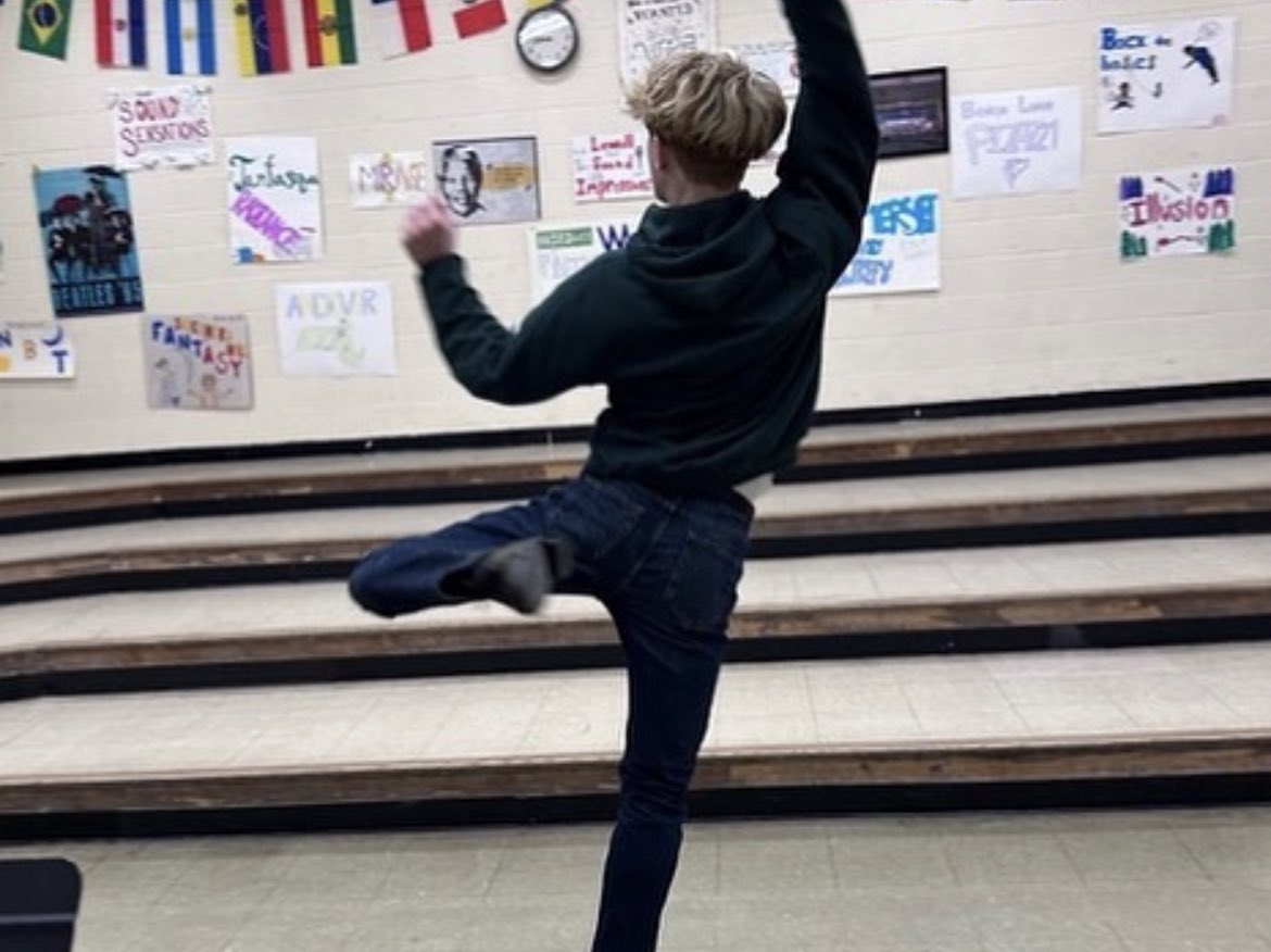 DHSDynamix's tweet image. At our last competition of the season, we left with a Bronze medal and Robbie Sioch left with a Judges Award for being an outstanding dancer🥉🎤🕺 
This season has only been Step One of Show Choir at Dartmouth High and we couldn’t have asked for a better way to end it!