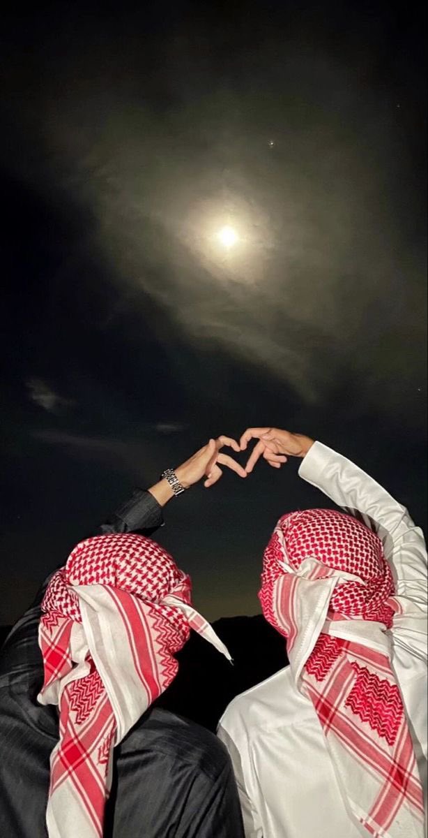 Rrustemi_Minka's tweet photo. O Allah!
Une kam rënë në dashuri me një
nga robërit e tu, kështu qe mos më
ndalo nga afersia e tij…
O Allah nëse është e mire per mua,
atëher bëje timen dhe bëje ate
fatin tim..
E nese nuk është  e mire per mua  atëher vendos gjith mirësin 
ne të dhe pastaj
beje timen,fatin tim https://t.co/6T3a2fs2u8