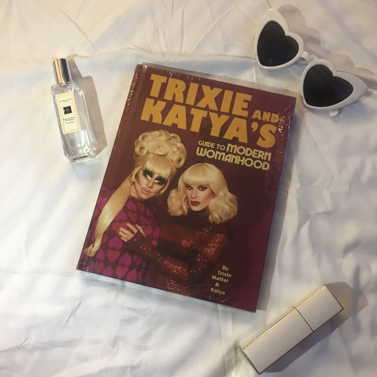 zigyzigg's tweet photo. wts lfb ph trixie and katya book 

helping a friend! rcbyt!

-trixie and katya’s guide to modern womanhood book (my friend accidentally bought two) 
-SEALED

₱1.1k (bought for 1248)
mop: gcash
mod: shopee checkout / direct jnt

can ship nationwide
PH ONLY! https://t.co/xlYQZ5dCMZ