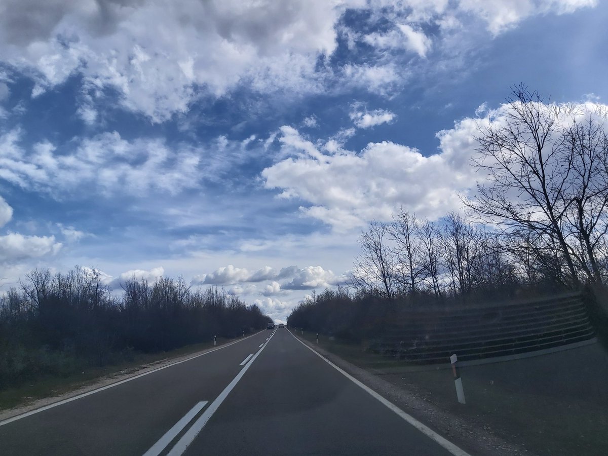 ivandjser's tweet photo. #justclouds 👌 https://t.co/MIjDxwPDuB