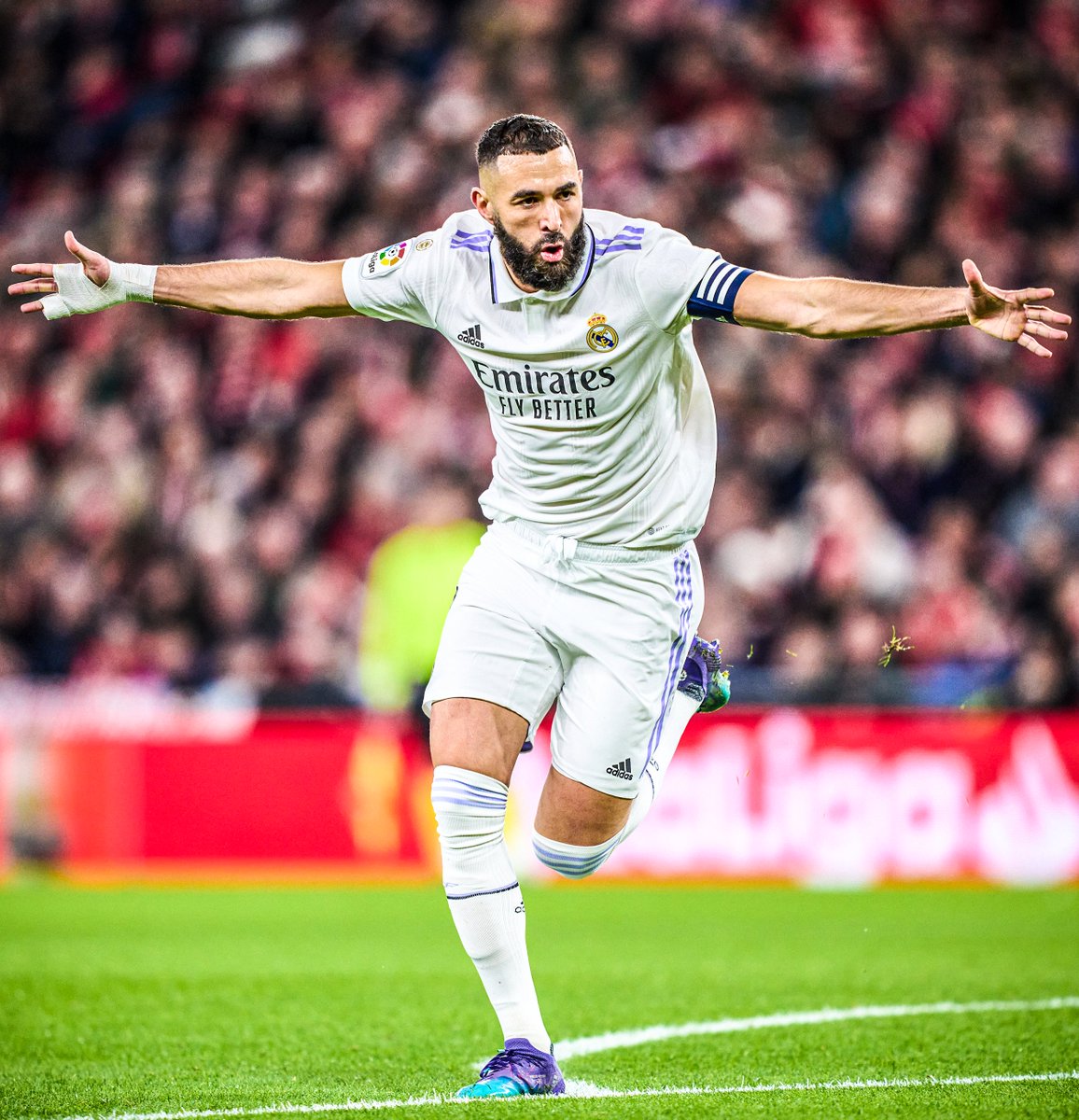 goal's tweet photo. KARIM BENZEMA SCORES A SEVEN-MINUTE HAT-TRICK 🤯 https://t.co/kvQcqIwmhk