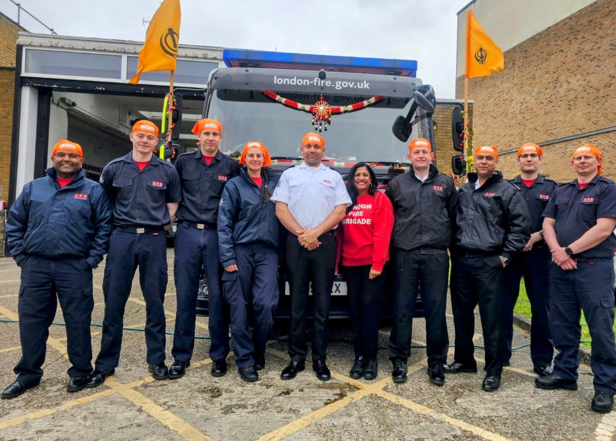 divyaredpatel's tweet photo. #Vaisakhi celebrations in southall @londonfire @AsianFSA https://t.co/uKStnijVKW