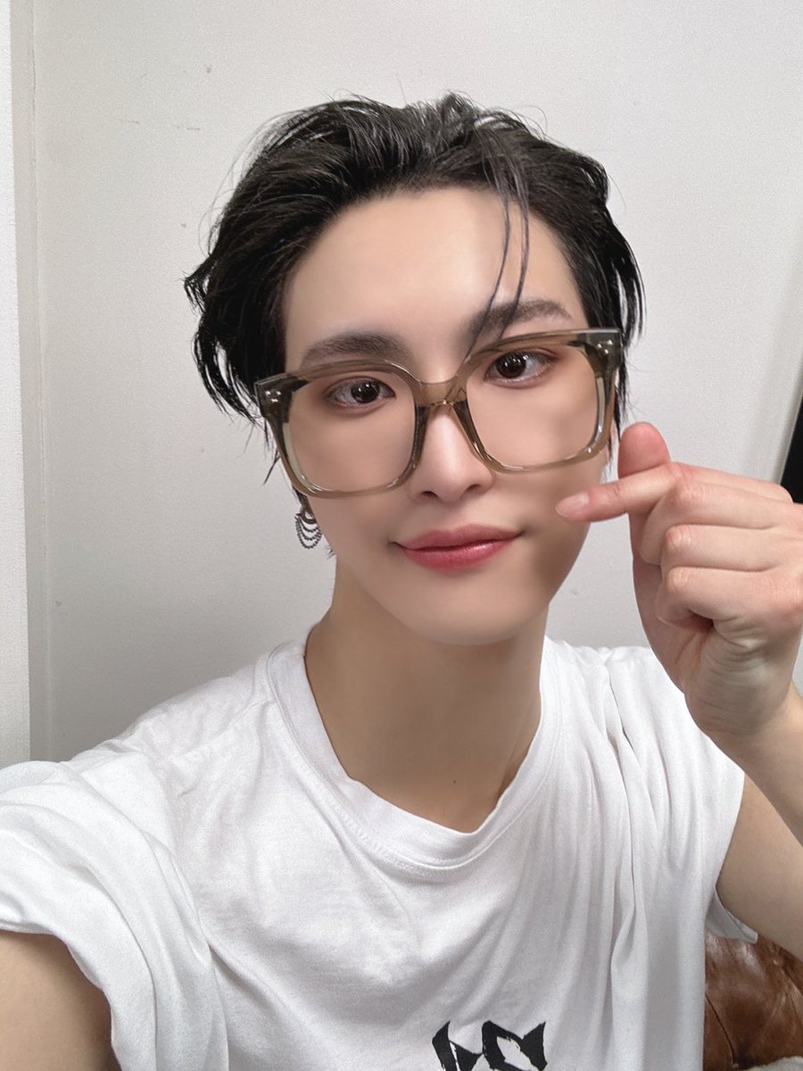 SchaefchenLP's tweet photo. HAPPY BIRTHDAY TO SEONGHWA!! MAY HE BE HAPPY AND HEALTHY THIS YEAR AS WELL!! 🧡💫

(gosh how much i love this man is actually crazy) https://t.co/j9RJhstaef