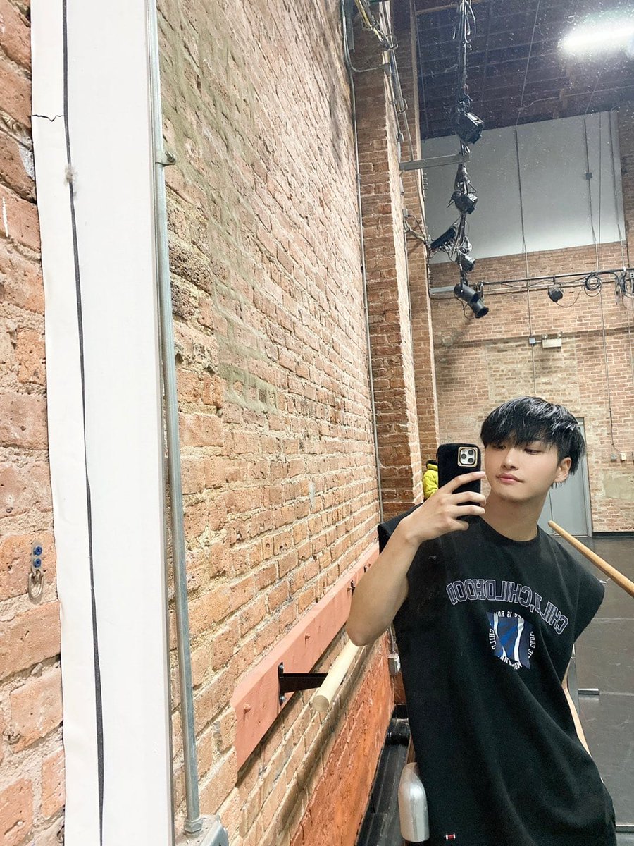 SchaefchenLP's tweet photo. HAPPY BIRTHDAY TO SEONGHWA!! MAY HE BE HAPPY AND HEALTHY THIS YEAR AS WELL!! 🧡💫

(gosh how much i love this man is actually crazy) https://t.co/j9RJhstaef