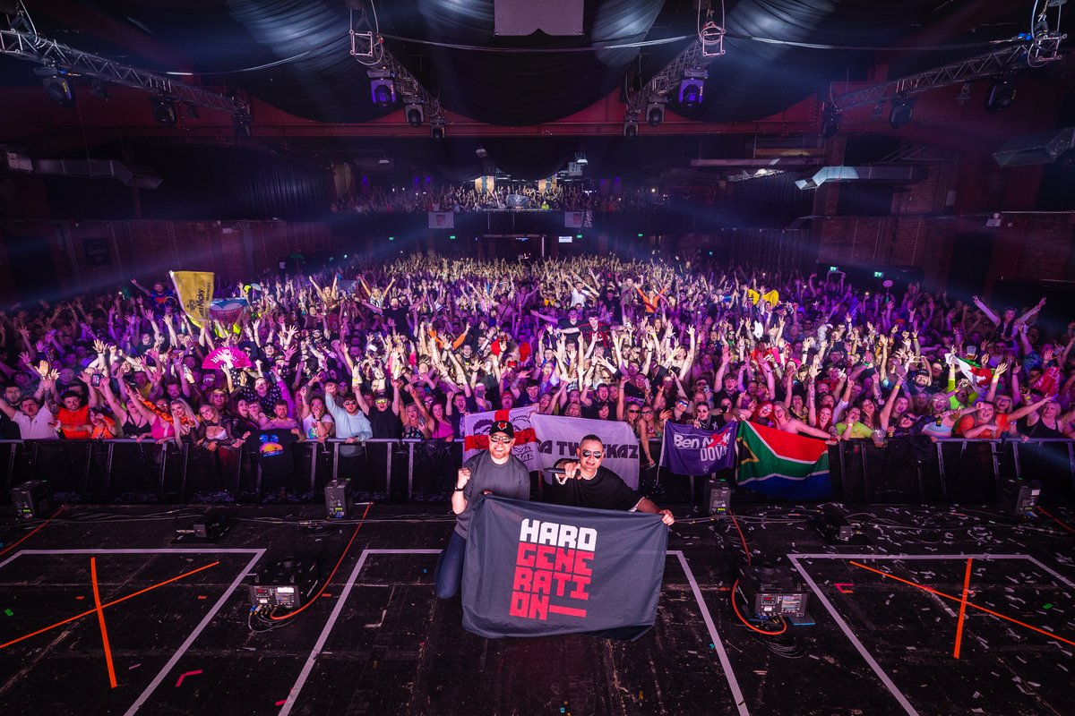 DaTweekaz's tweet photo. Manchester, you were an absolute blast! 🔥🇬🇧

📷 @rossumedia https://t.co/wAARmmQC9Q