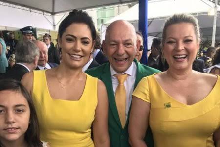 CBVITORRJ's tweet photo. @joicehasselmann @roseannkennedy E Bolsonaro não é conservador olha nossa Peppa aí vestida de canarinho 🤡🤡🤡🤡 https://t.co/mpSrM4A80A