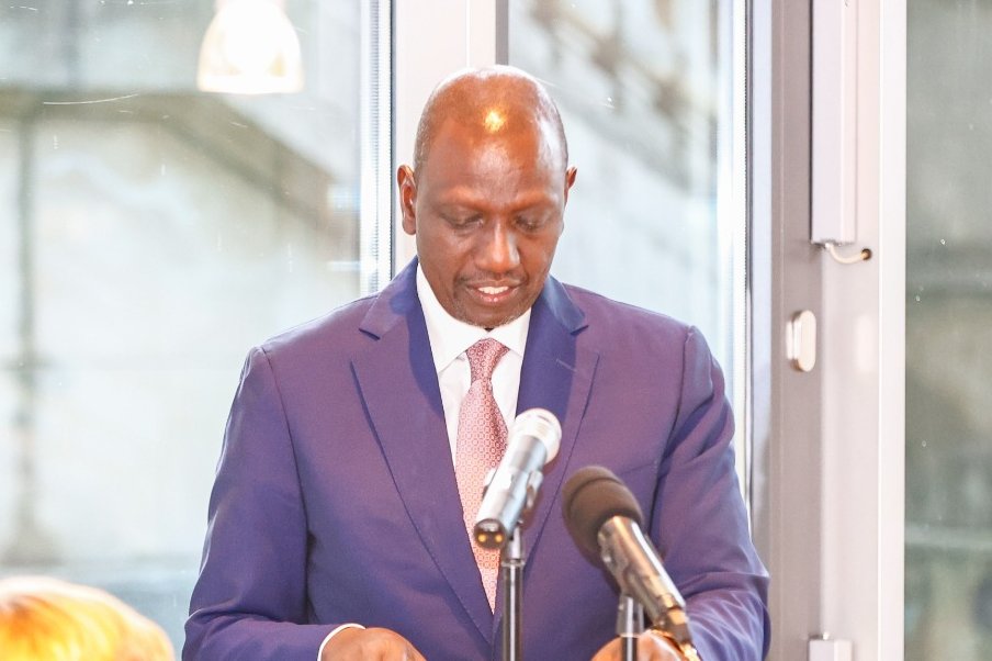 DiasporaMax's tweet photo. President Ruto vows not to bring back the handshake effect that came with the opposition partly joining the government in the previous government.
#dmmax #MaandamanoMonday https://t.co/YtSIQmnixY
