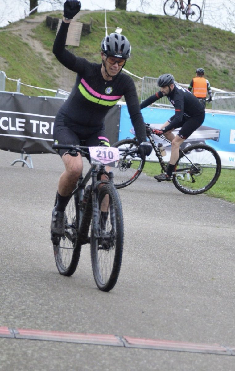 sharpready's tweet image. Wat een @sharpready weekend! @johnrossclauw wint zaterdag de #slagompassendale #ovwf #Vind @MatthiasSandra2 wordt 6/53 te #Bellem #klimmertje @arnoverschaeve 25/106 in het vlakke #Varsenare en #lastbutnotleast @TaillieuEvelien wint #atb #cross te #Hapert 7/65 1ste Dame 🥳👊💪👌👏