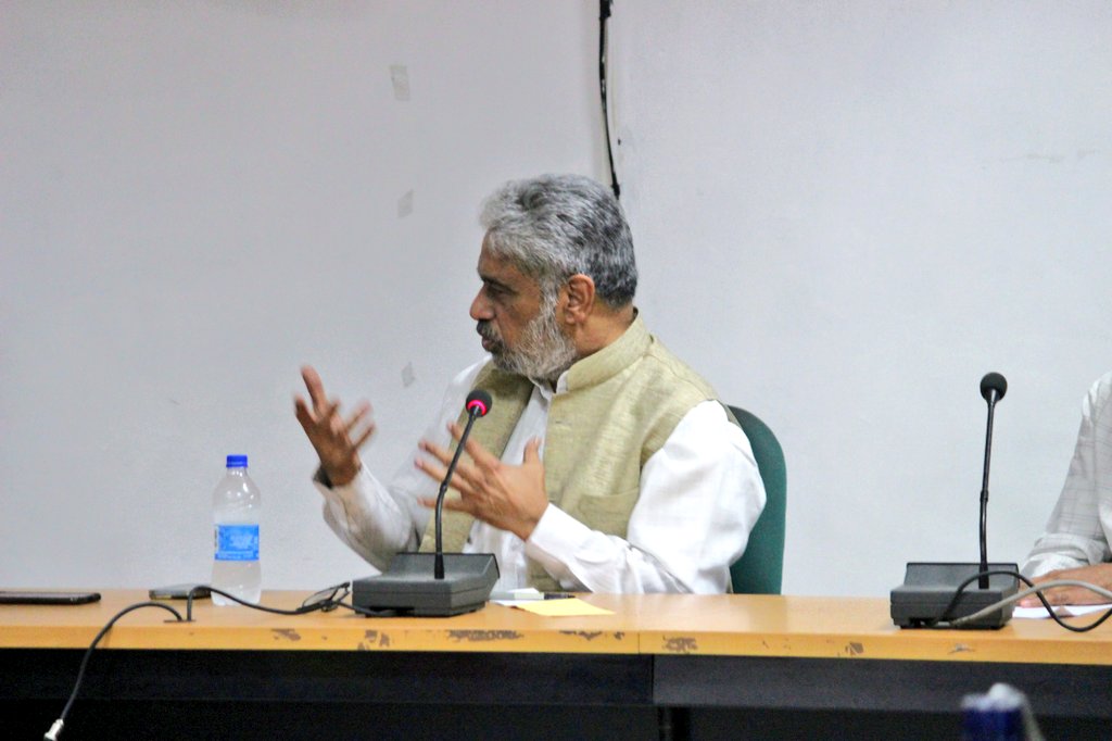 india_irsoc's tweet photo. We had a great time hosting Dr @MohanCRaja for a special, jam-packed session on India's place in the world &amp; doing IR scholarship in India. Thanks to Dr Mohan and IR enthusiasts who turned up on a Sunday afternoon for discussion, a strong testimony to our shared passion for IR!🌻 https://t.co/TQUP1cvzea