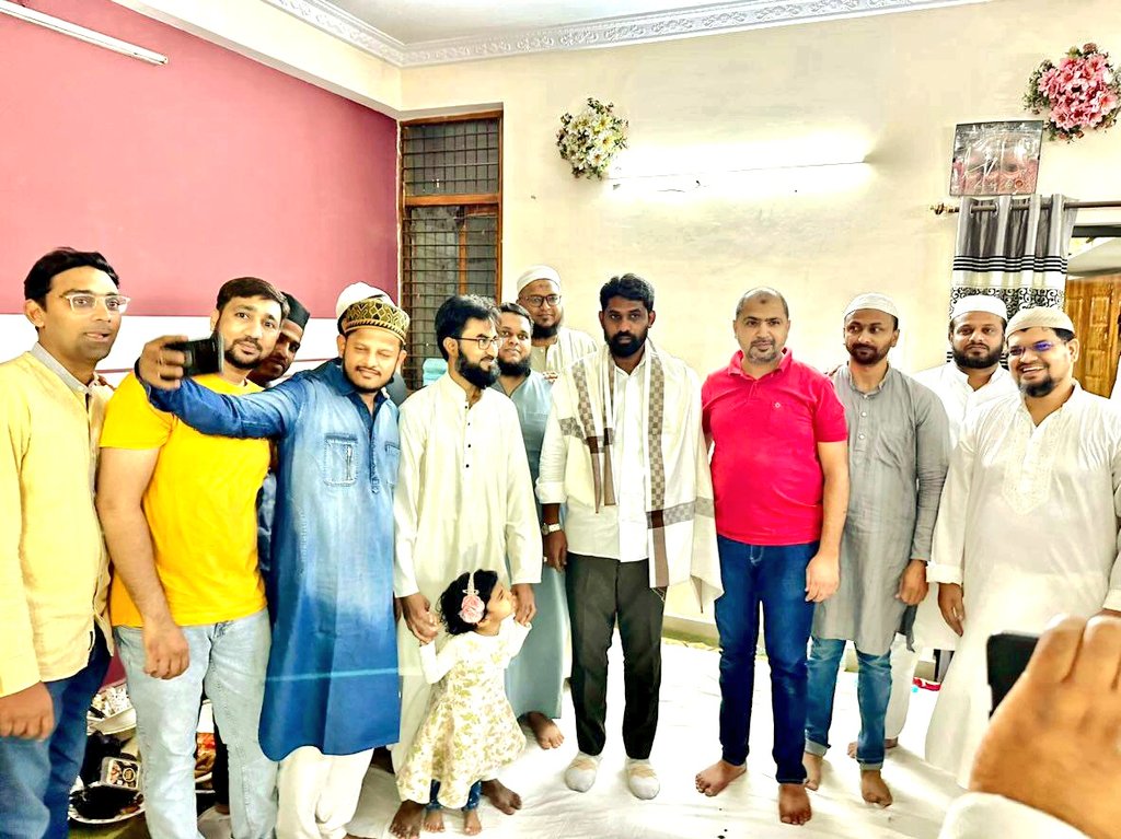 MohdRashedFaraz's tweet photo. Dawat-E-Iftar At IAS Colony, Shaikpet, Jubilee Hills Constituency.
GHMC Standing Committee Member & @aimim_national Shaikpet Corporator Mohammed Rashed Farazuddin Attended #Dawat-E-Iftar At Ahmed Bh Residence With His Friends In IAS Colony, Shaikpet.
#IftarWithRashedFarazuddin https://t.co/G6nV4d8kHC