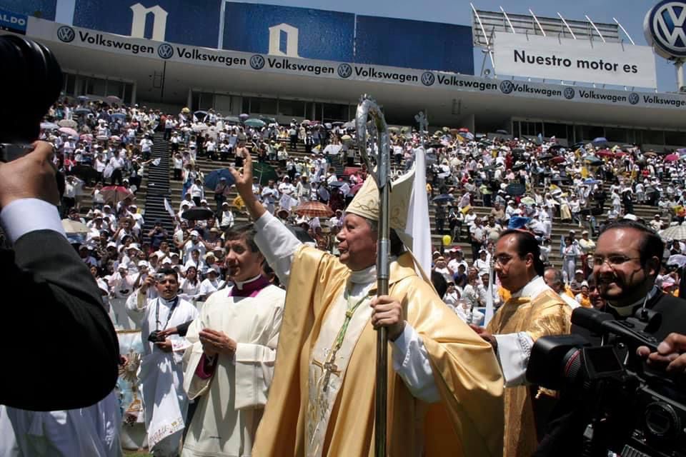 Alvaro_Rmz_V's tweet photo. #LaborPastoral | Este domingo 2 de abril, la @Arqui_Puebla y la Comunidad #Católica #Poblana celebran el XIV Aniversario de la toma de posesión de Mons. Víctor Sánchez Espinosa como arzobispo de #Puebla. https://t.co/DfGcV7nDGA
