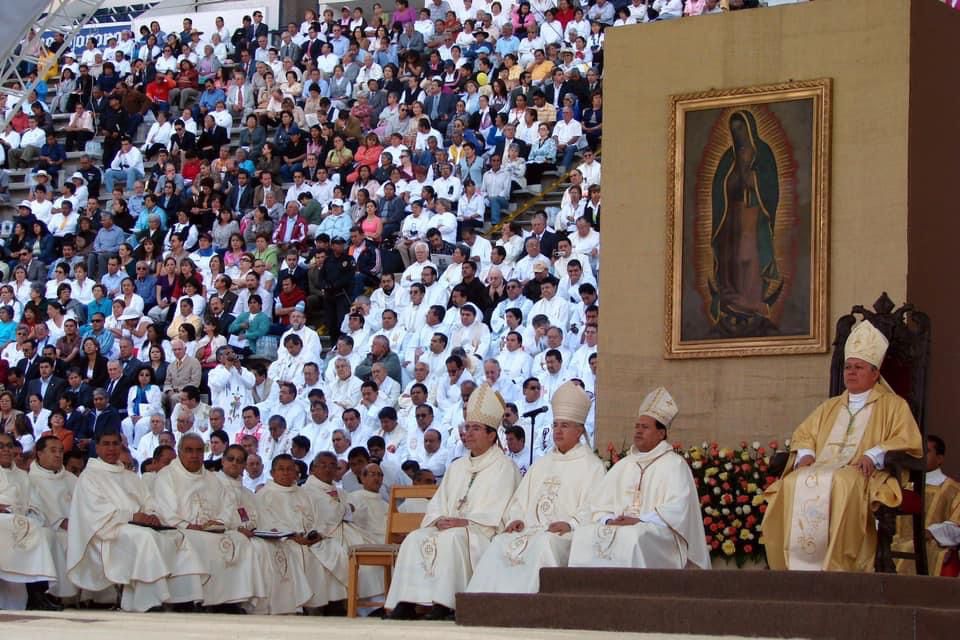 Alvaro_Rmz_V's tweet photo. #LaborPastoral | Este domingo 2 de abril, la @Arqui_Puebla y la Comunidad #Católica #Poblana celebran el XIV Aniversario de la toma de posesión de Mons. Víctor Sánchez Espinosa como arzobispo de #Puebla. https://t.co/DfGcV7nDGA