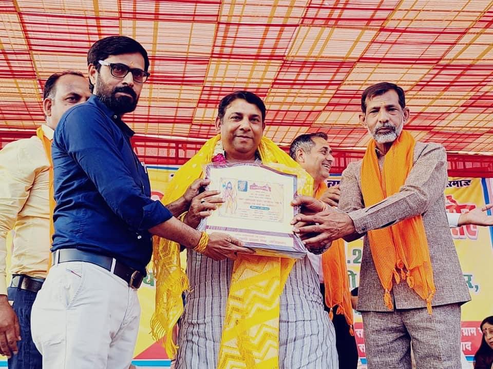 sanjivsharmabjp's tweet photo. #साहिबाबाद_विधानसभा के नंदग्राम क्षेत्र में 
शहीद मेजर #आशा_राम_त्यागी जी पार्क एवं प्रतिमा लोकार्पण कार्यक्रम में शामिल हुआ । मुख्य अतिथि के रूप मे जम्मू कश्मीर के महामहिम उपराज्यपाल श्री #मनोज_सिन्हा जी उपस्थित रहे। https://t.co/ZcqD18kfbe