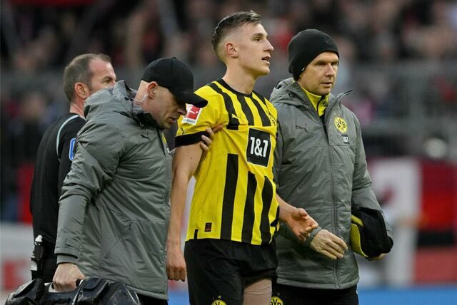 BVB_Goleador's tweet photo. 🇩🇪Nico Schlotterbeck fué examinado por el doctor del equipo, Dr. Markus Braun, esta misma tarde, los resultados del exámen saldrán pronto.
@RNBVB 🗞 #BVB #FCBVB https://t.co/hzta6YSVkb
