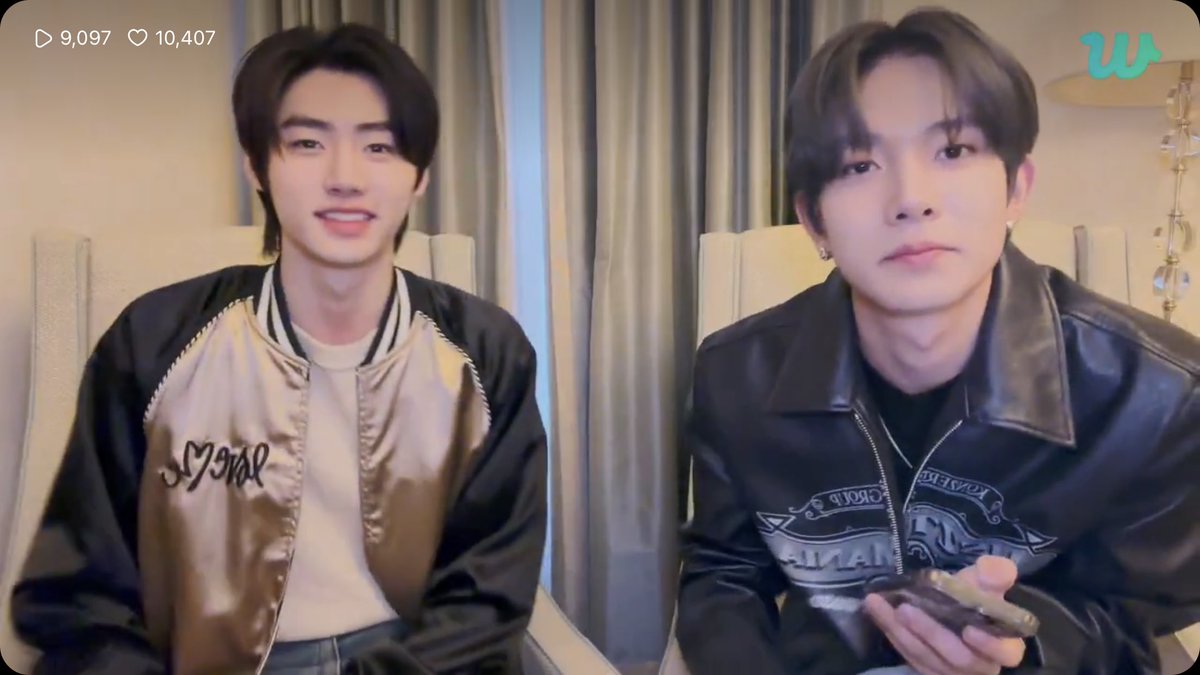 enhypenupdates's tweet photo. [INFO] 230403

Sunghoon and Heeseung are now live on Weverse!

@ENHYPEN_members @ENHYPEN #ENHYPEN #엔하이픈 https://t.co/O0DLSPvfQk