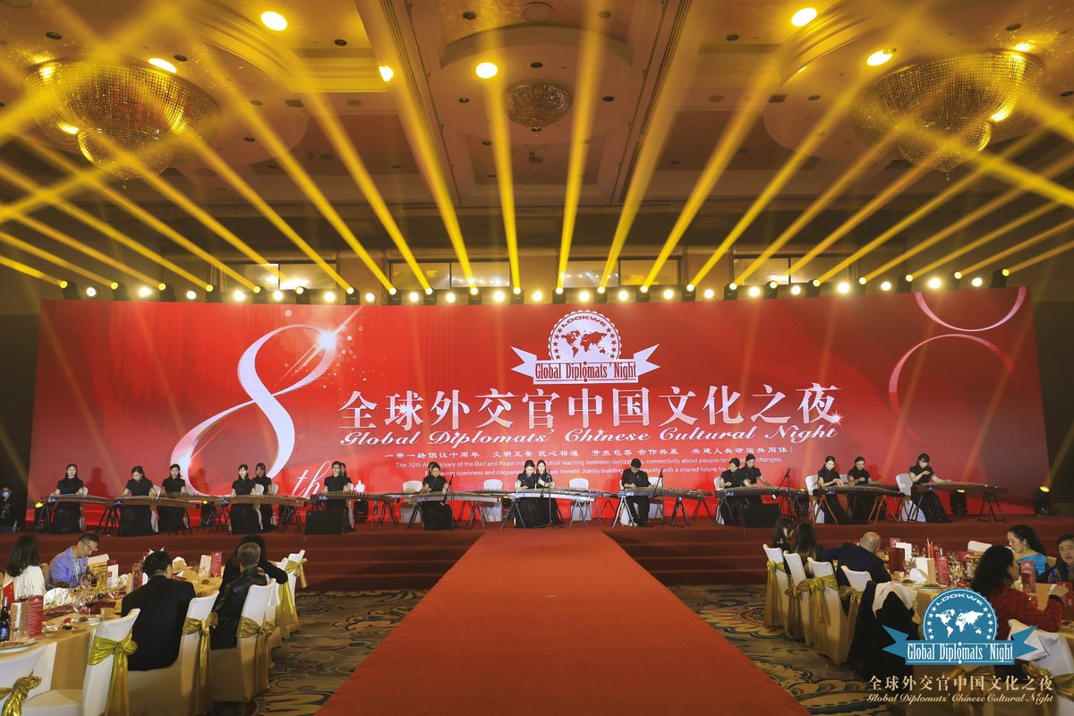 SUNRun_Zheng's tweet photo. Global Diplomats' Chinese Cultural Night.
Diplomats from over 100 countries attended.
__
#performance #stage #zheng #guzheng #筝 #古筝 #箏 #古箏 #Beijing #China #Chinese #Chineseculture #Chinesemusic #music #musician https://t.co/JvYKMJhr8E