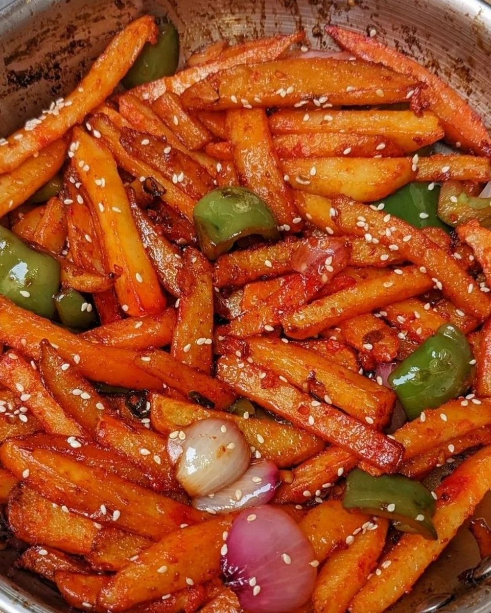 ShakyavansiS's tweet photo. India 🇮🇳 Chilli patato
#patato #cilli #tekha #masala #teste https://t.co/q2I4fbqUF6
