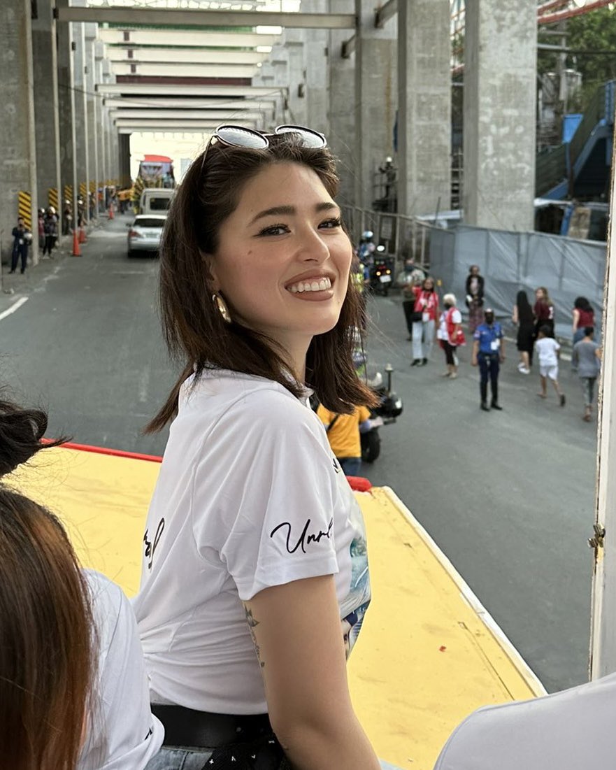 Sparkle_GMA's tweet photo. #Unravel stars Kylie Padilla and Gerald Anderson are all smiles here at the Summer MMFF Parade of Stars. ✨

The movie is set to premiere this April 8 in cinemas nationwide! Watch the full trailer here 🔗 https://t.co/XonIMLh3cs

#KyliePadilla https://t.co/LNnCWpuOll
