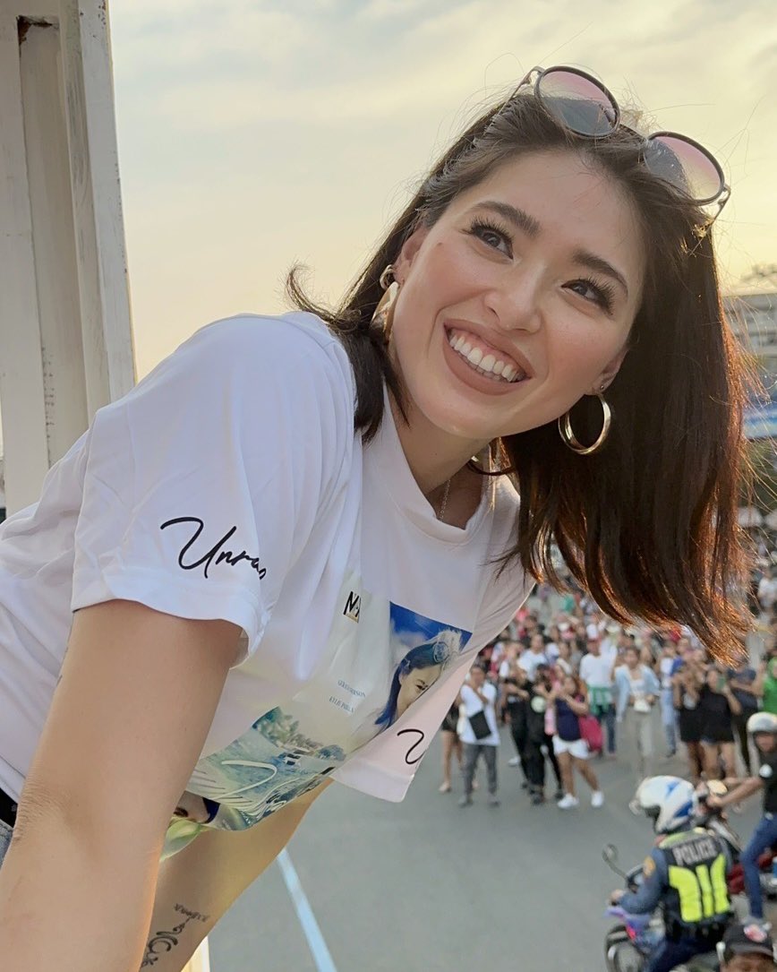 Sparkle_GMA's tweet photo. #Unravel stars Kylie Padilla and Gerald Anderson are all smiles here at the Summer MMFF Parade of Stars. ✨

The movie is set to premiere this April 8 in cinemas nationwide! Watch the full trailer here 🔗 https://t.co/XonIMLh3cs

#KyliePadilla https://t.co/LNnCWpuOll